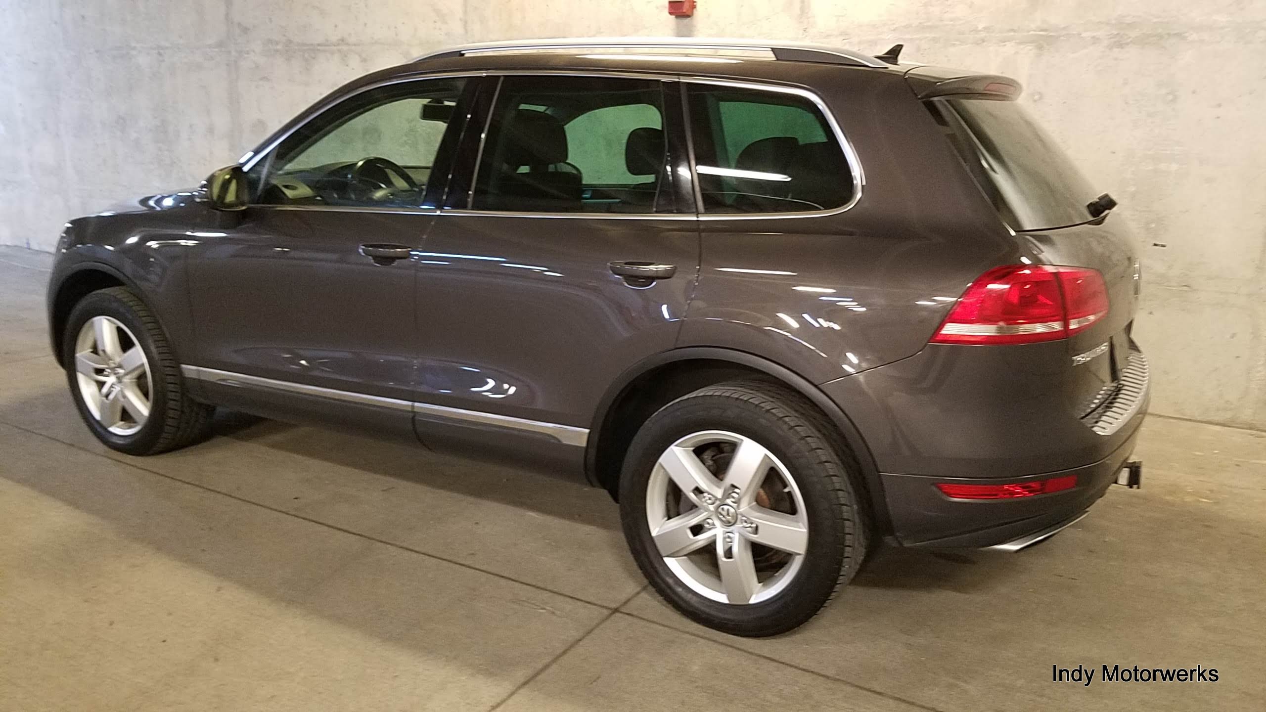 2012 Volkswagen Touareg TDI Luxury – one owner – serviced | Indy