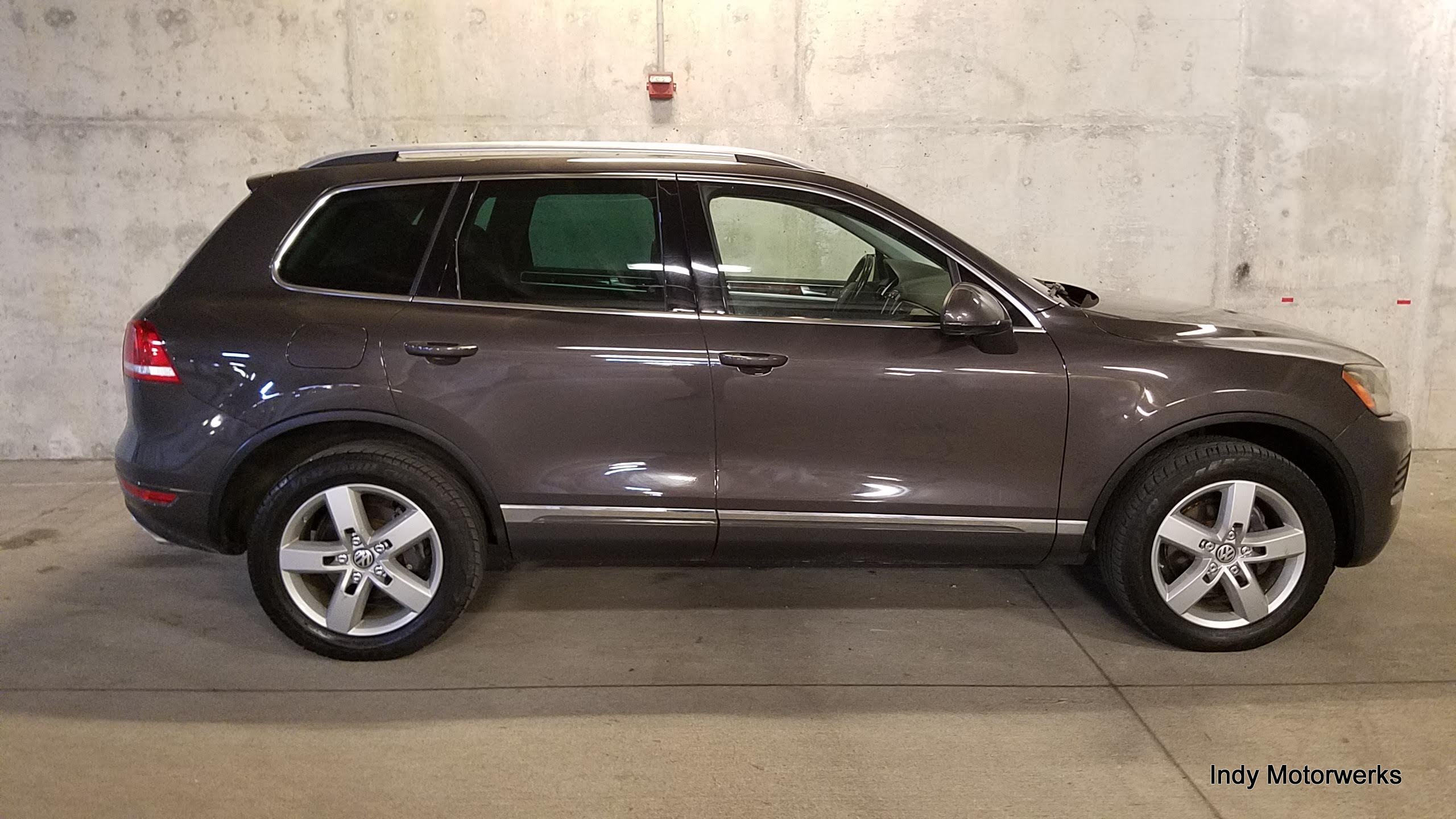 2012 Volkswagen Touareg TDI Luxury – one owner – serviced | Indy