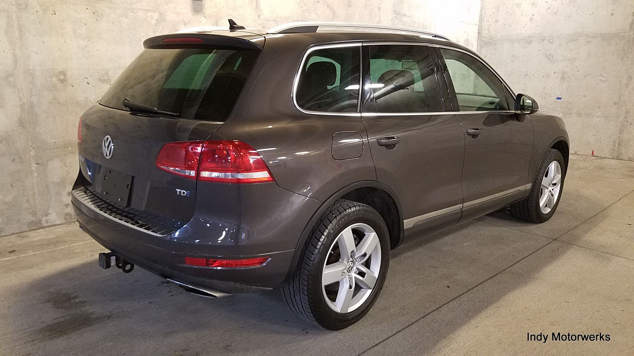 2012 Volkswagen Touareg TDI Luxury – one owner – serviced | Indy